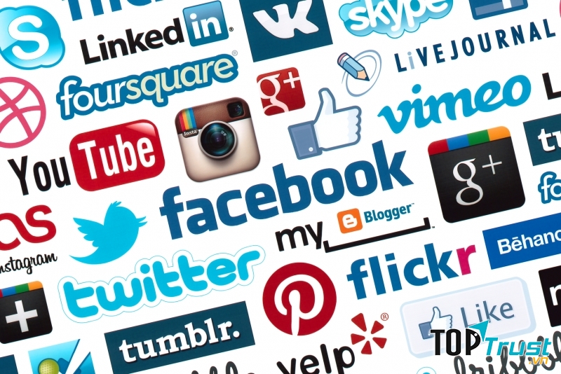 Rất nhiều phương tiện truyền thông xã hội ngày nay như Facebook, Twitter, Zalo, Skype...