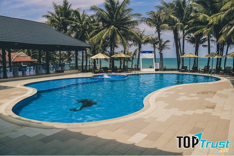 Hồ bơi ngoài trời.