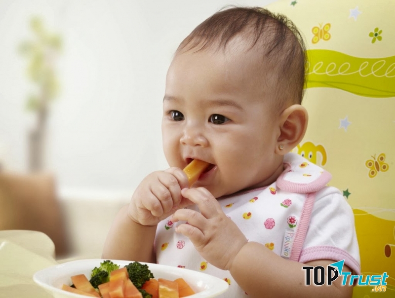 Đừng ép bé ăn những món ăn mà bé không thích.