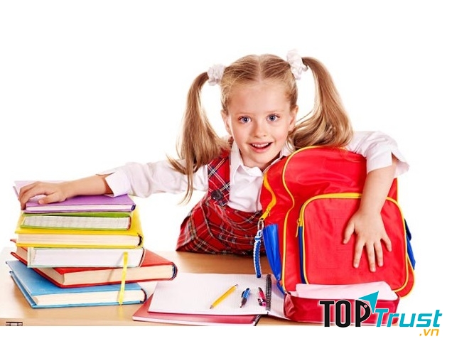 Tự chuẩn bị đồ dùng khi đi học giúp rèn cho con kỹ năng tự chịu trách nhiệm cho hành trang của bản thân.