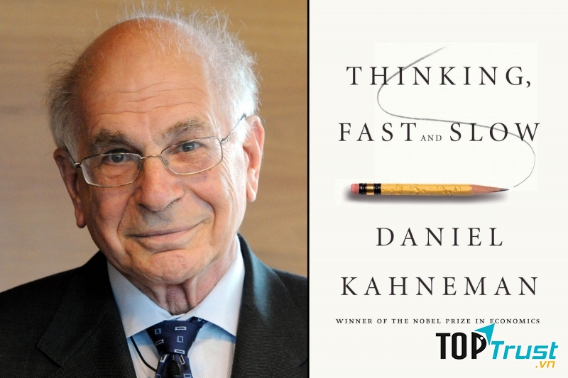 Daniel Kahneman bên cạnh cuốn sách của mình (Nguồn: Sưu tầm)