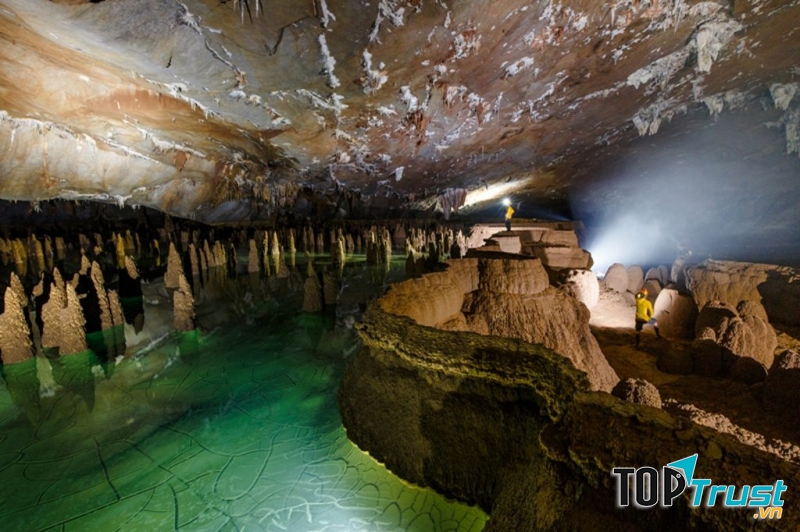 Măng đá ngâm mình dưới nước