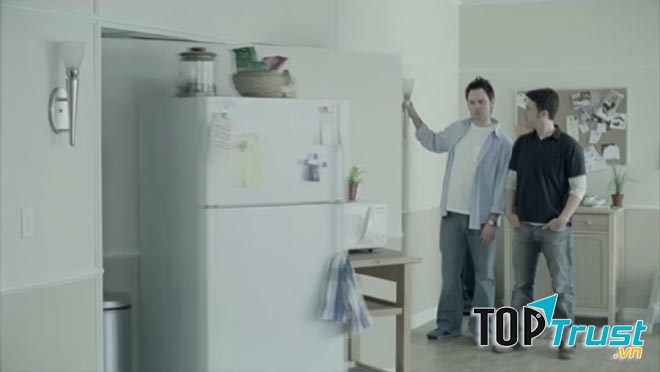 Gạt cần! Và đó là tủ lạnh bí mật.