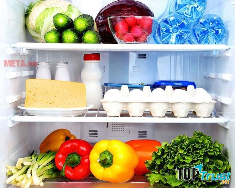 Tủ lạnh Inverter Beko có thiết kế gồm 3 ngăn tách biệt, với dung tích lên tới 284 lít giúp bảo quản được lượng thực phẩm đa dạng hơn