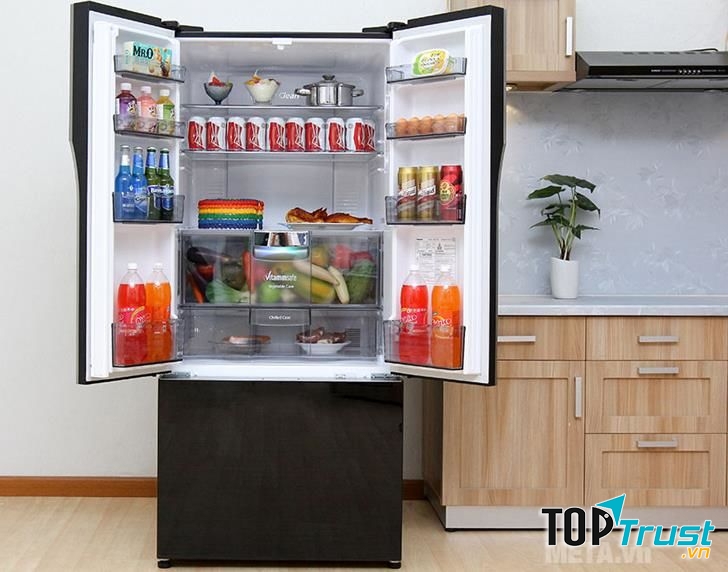 ủ lạnh Panasonic inverter NR-CY557GKVN có tổng dung tích 491 lít.