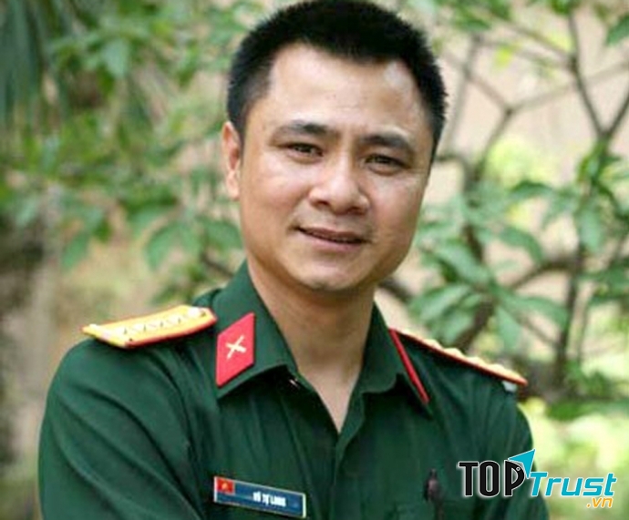 Nghệ sĩ nhân dân Tự Long