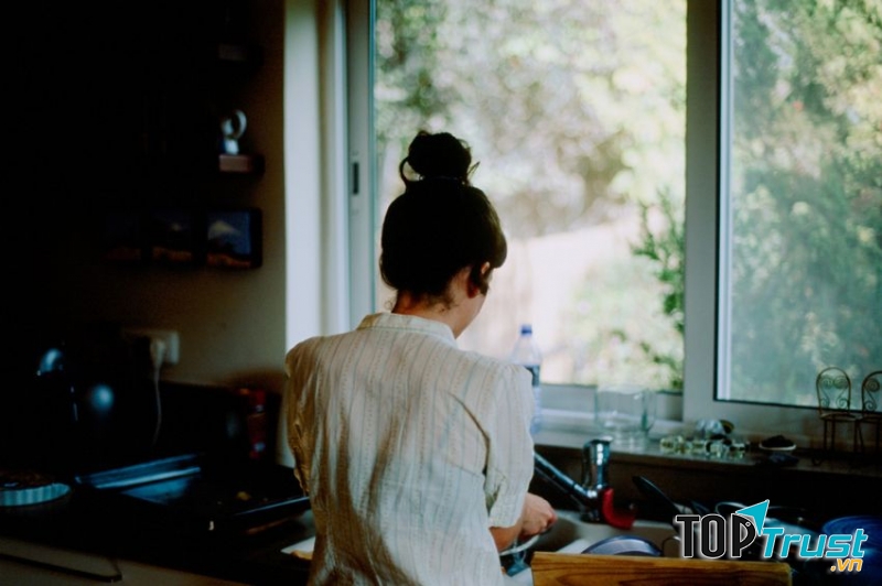 Tự nấu ăn, tự tập luyện thể duc buổi sáng