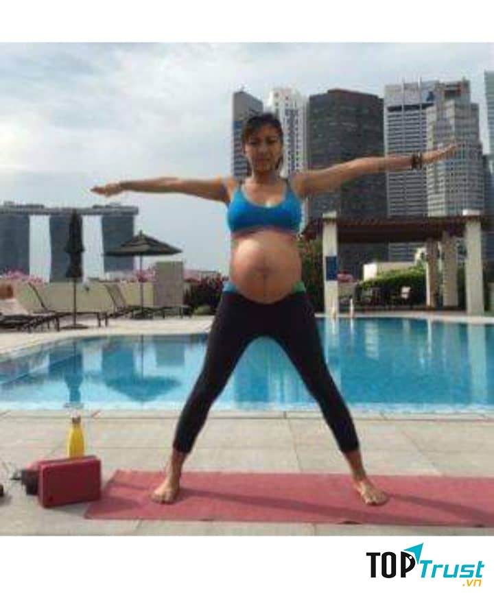 Tư thế duỗi thẳng chân mở rộng