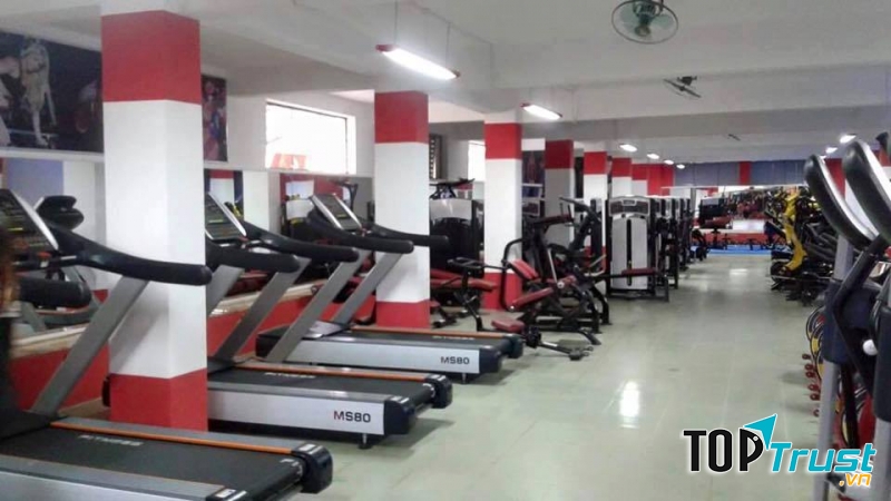 Máy móc hiện đại và không gian thoáng mát tại Tuấn Toàn Fitness Center