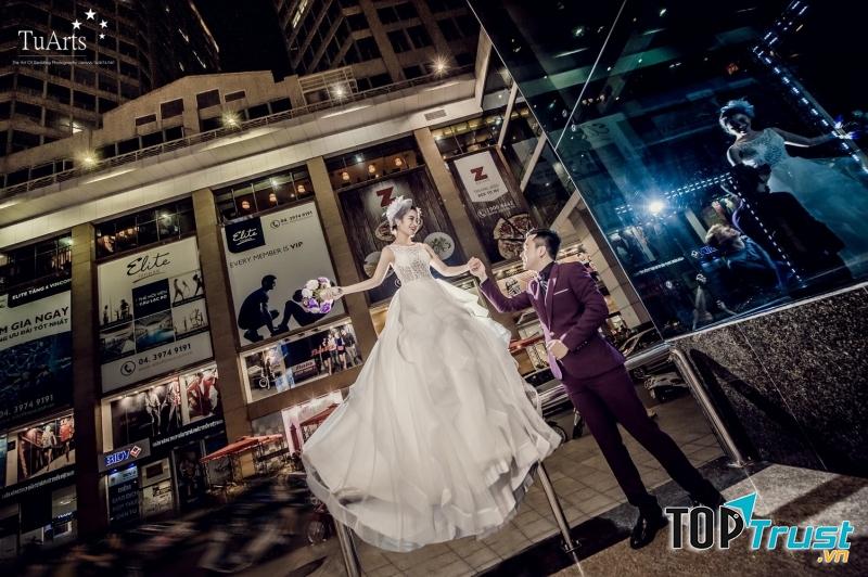 Và không kém phần sang trọng, lịch thiệp mang màu hiện đại