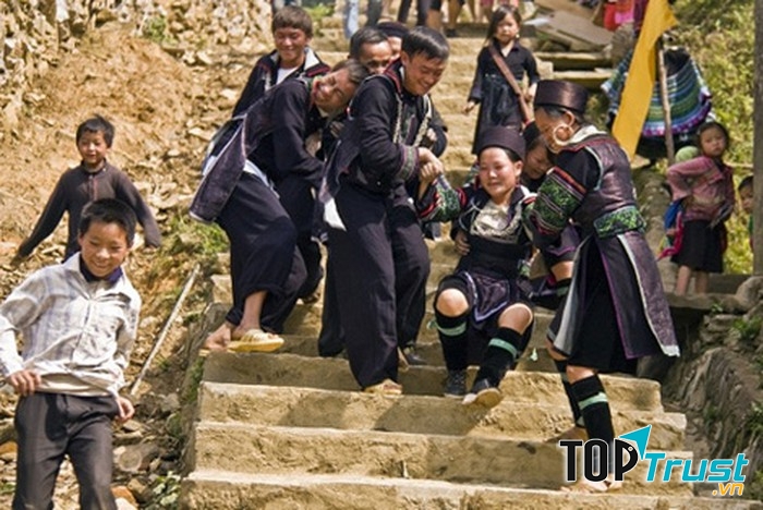 Tục bắt vợ của đồng bào Mông