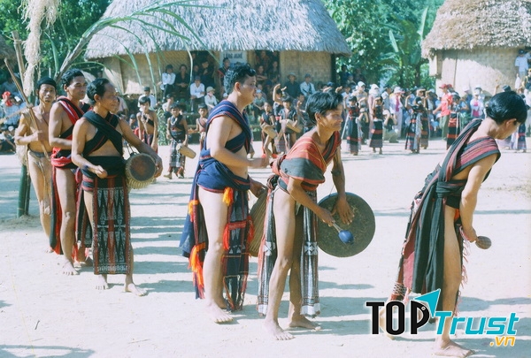 Tục ngủ duông của người Cơ Tu là sự hội tụ của những nét đẹp văn hoá đặc sắc còn bảo lưu nhiều yếu tố truyền thống của người Cơ Tu