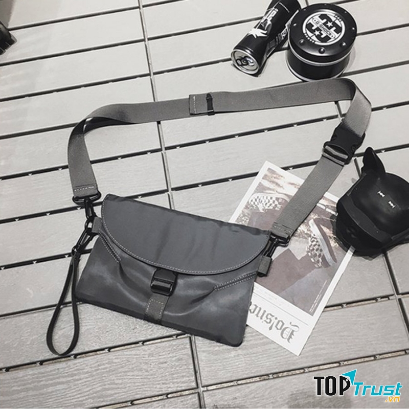 Những chiếc túi phong thư nhỏ gọn, thời trang.