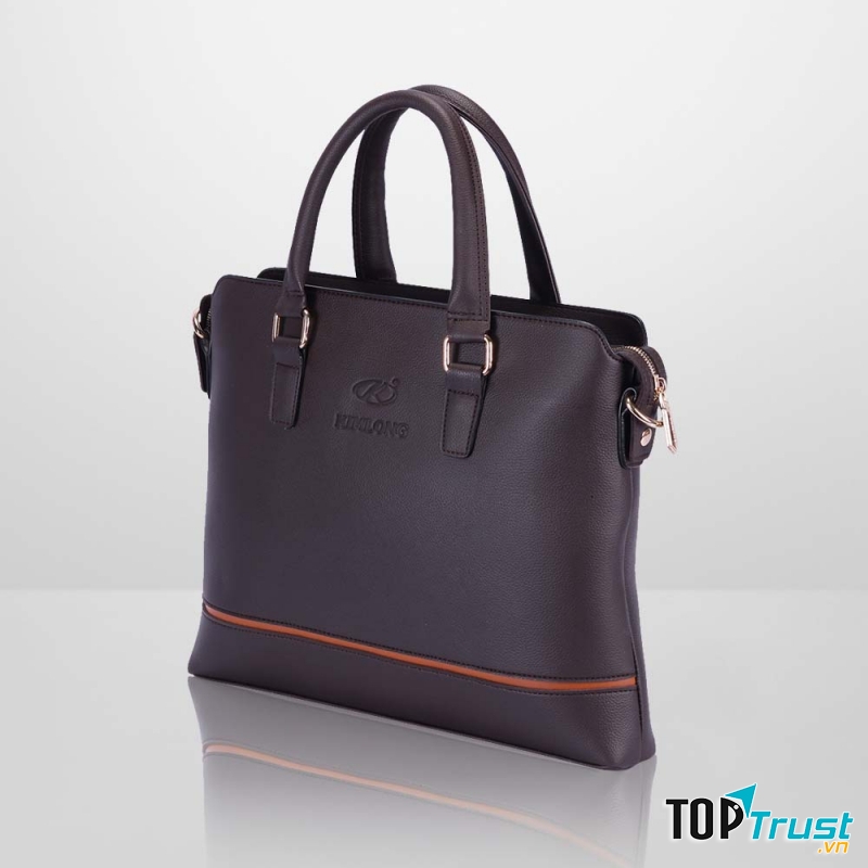 Túi sách là món quà cũng khá dễ để lựa chọn.