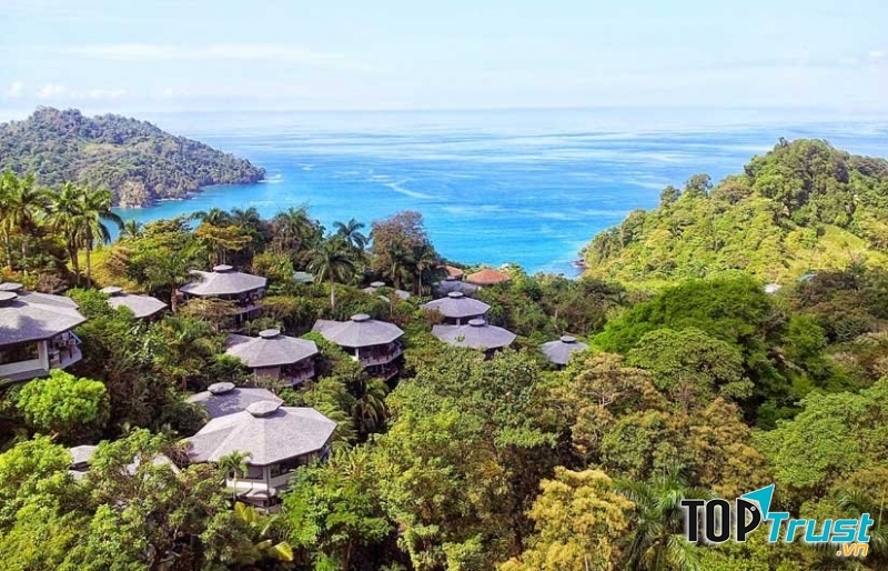 Khách sạn Tulemar Bungalows & Villas nằm tại công viên quốc gia Manuel Antonio của Costa Rica