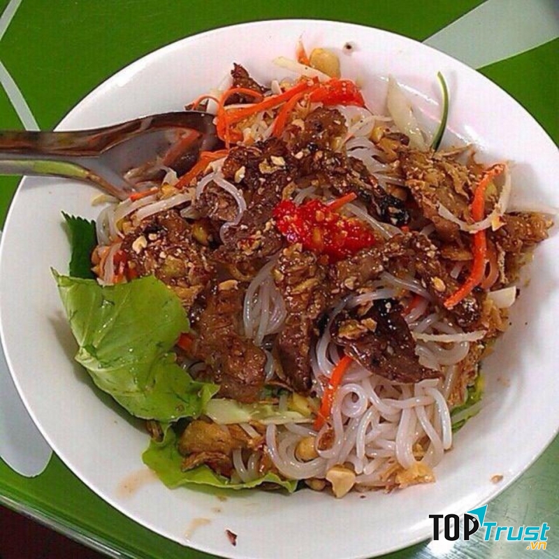 Bún thịt nướng, bánh xèo và nem lụi