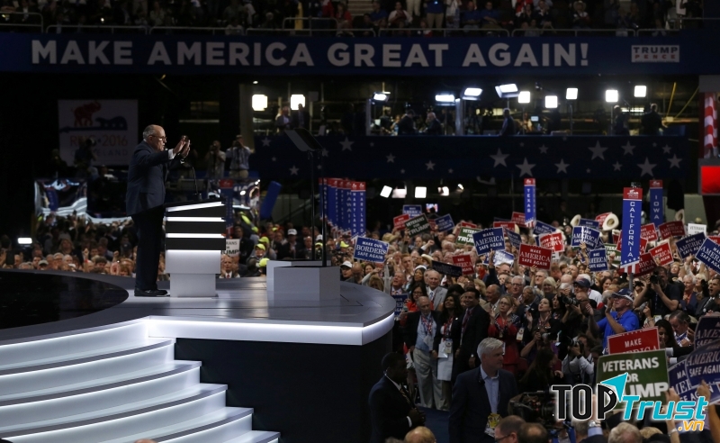 Từng là người ủng hộ Đảng Cộng Hòa trước năm 1960.