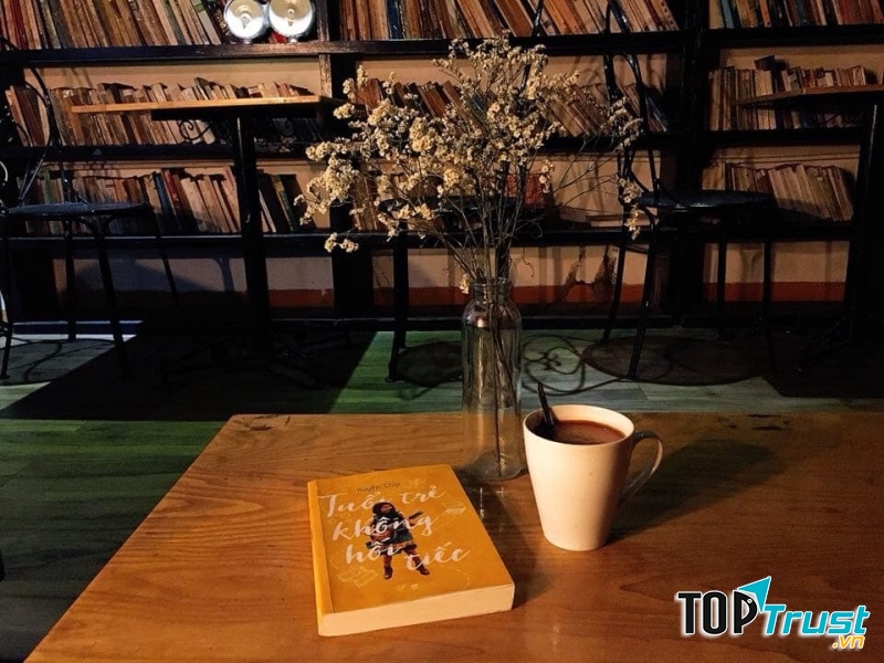 Khung cảnh bên ngoài của Tungbook Café