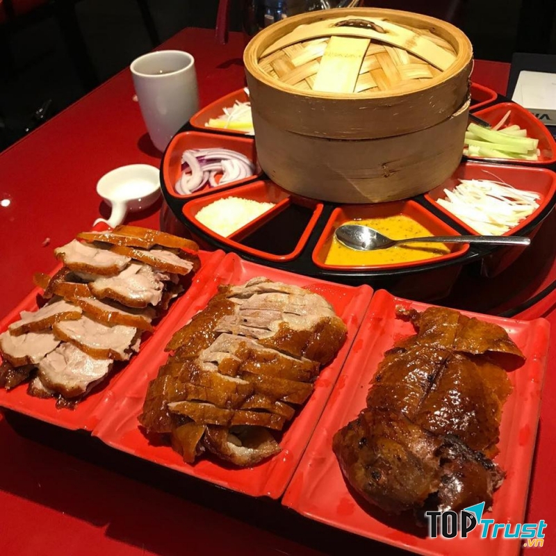 Món ăn được bày biện rất thẩm mĩ