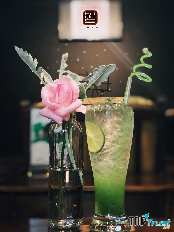 Tượng Cafe sẽ là địa điểm lí tưởng cho bạn nào yêu thích một không gian đậm chất nghệ thuật và có thể cảm nhận và chia sẻ chất nghệ thuật với nhau