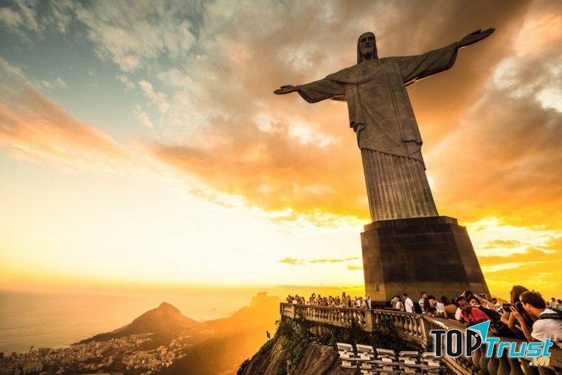 Tượng chúa cứu thế Cristo Redentor