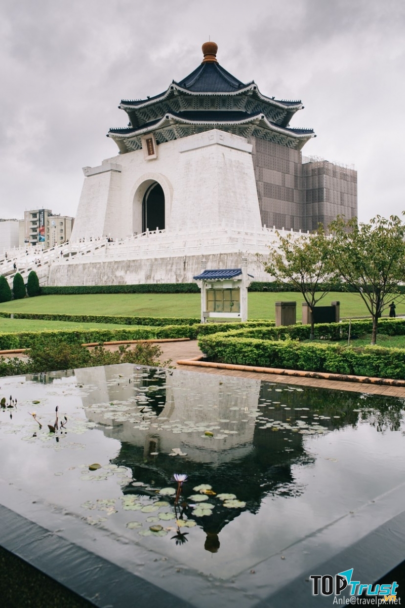 Tượng đài Tưởng Giới Thạch