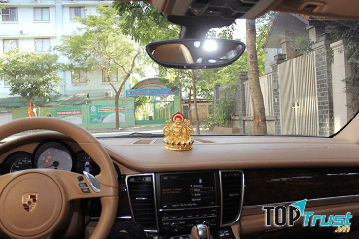 Tượng Đức Phật Di Lặc hợp phong thủy với xe hơi