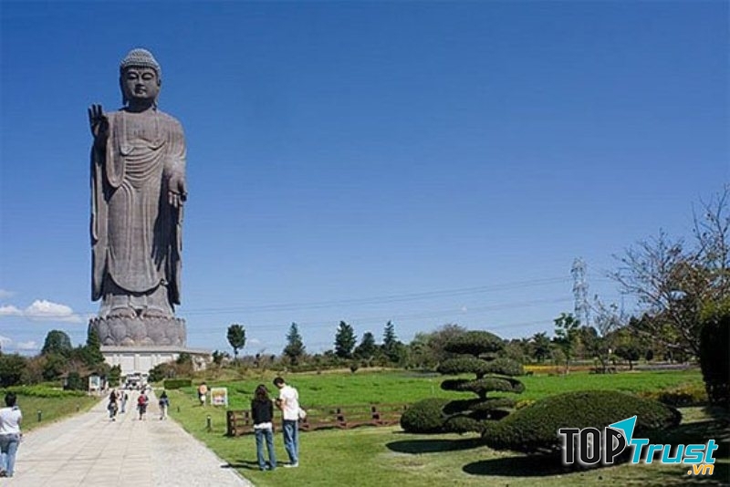 Tượng phật Ushiku Daibutsu