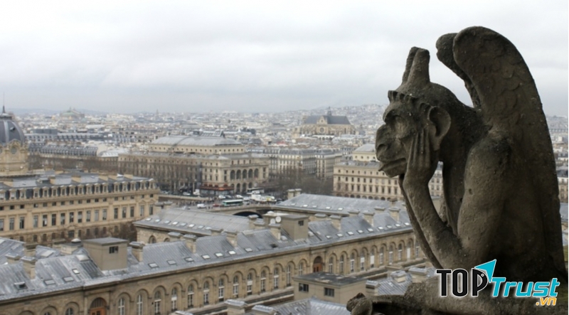 Tượng chimers Stryga bên trên Nhà thờ Đức Bà Paris