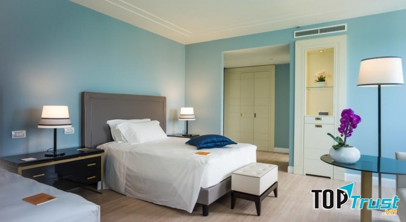 Căn phòng ngủ xinh đẹp của Turin Palace Hotel