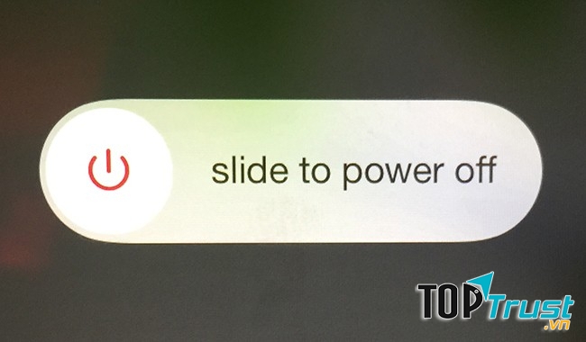 Cách đơn giản nhất: khởi động lại iPhone