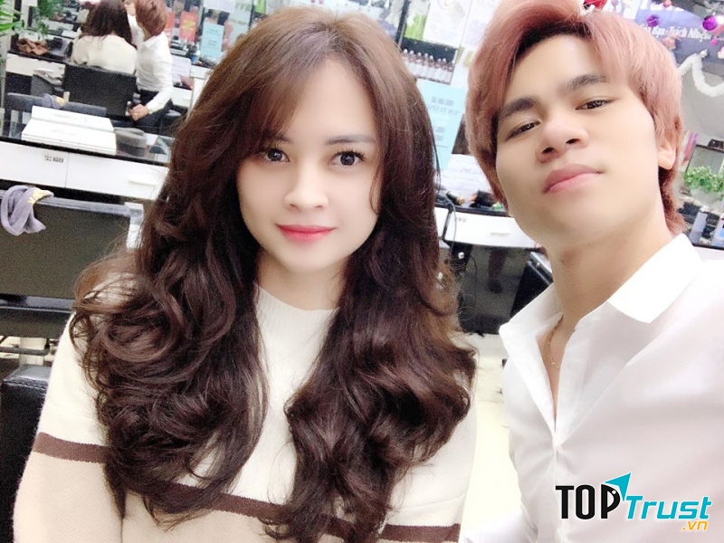Mẫu tóc uốn lượn sóng luôn hot tại Salon