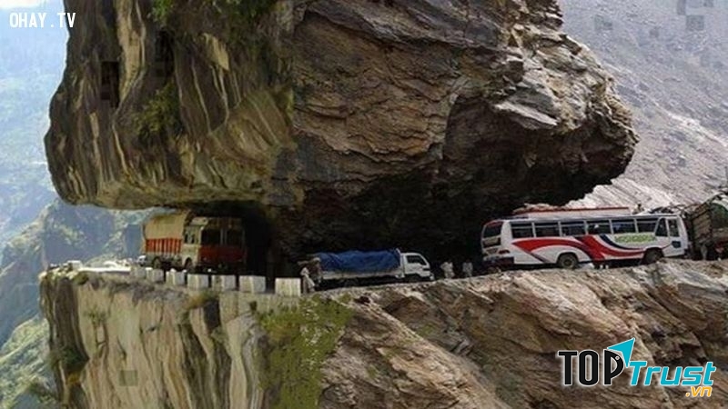 Đường cao tốc Karakoram ở Pakistan