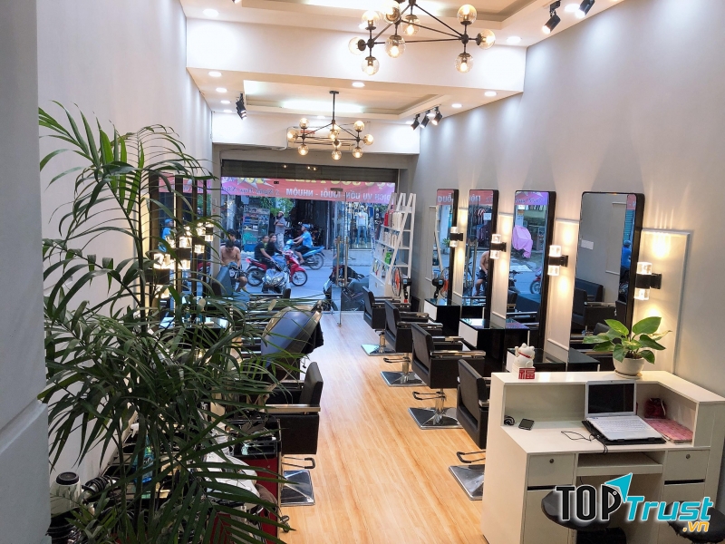 Không gian của Tuyến Nguyễn Hairdressing