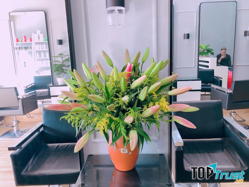 Tuyến Nguyễn Hairdressing