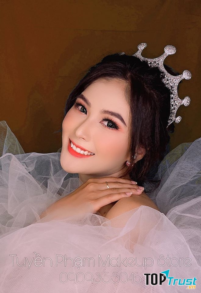 Tuyền Phạm Makeup Artist