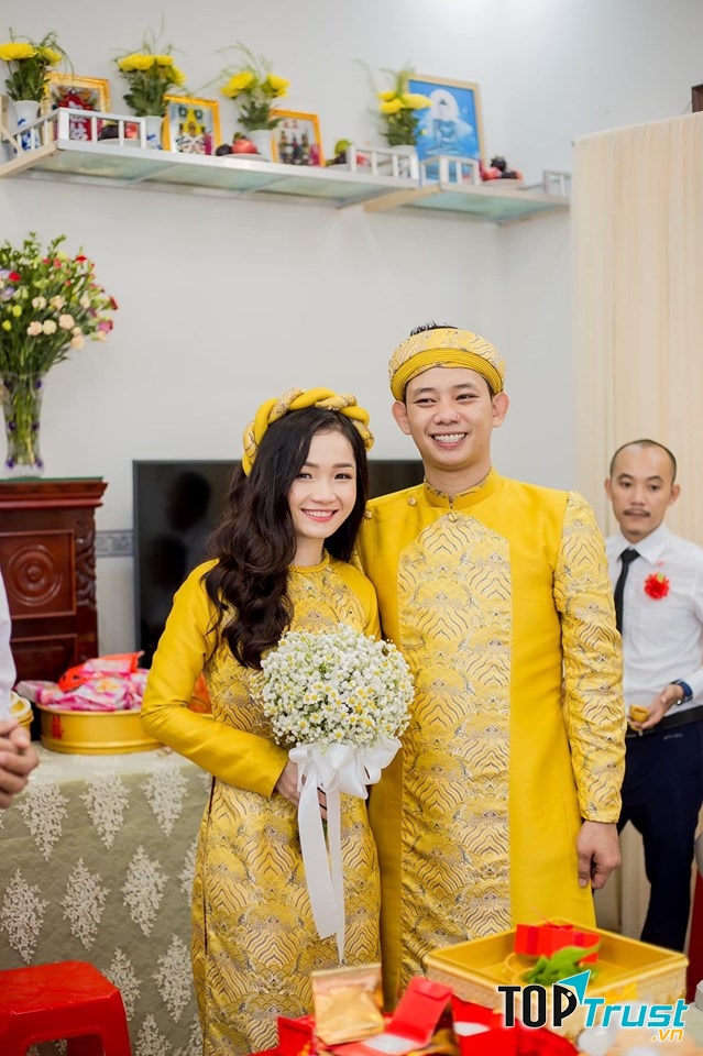 Các sản phẩm áo dài cưới ăn hỏi của Tuyết Anh Makeup rất đa dạng và phong phú cả về kiểu dáng lẫn giá cả