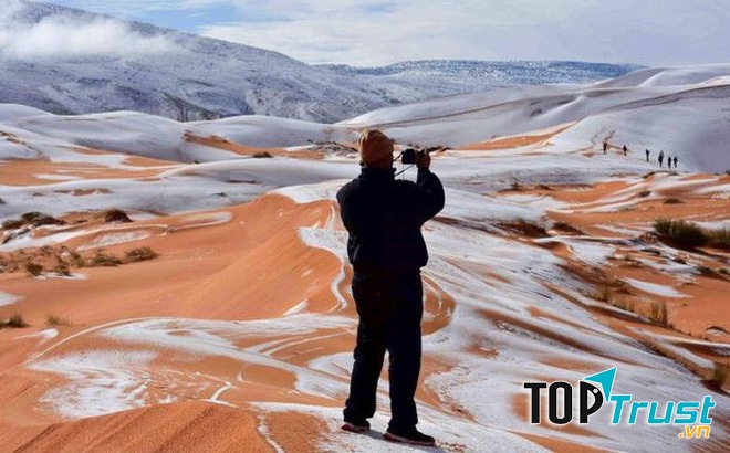 Tuyết rơi ở sa mạc Sahara