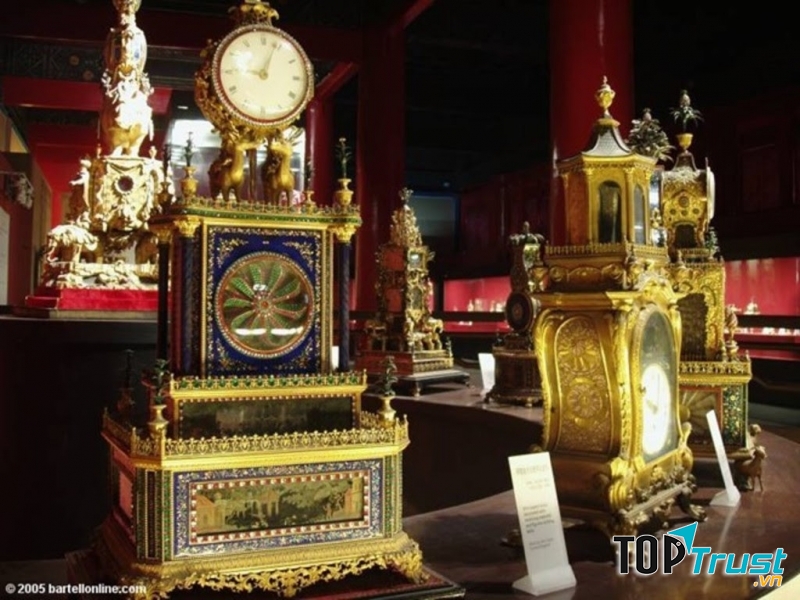 Tử Cấm Thành còn lưu giữ hơn 1.000.000 đồ cổ và châu báu.