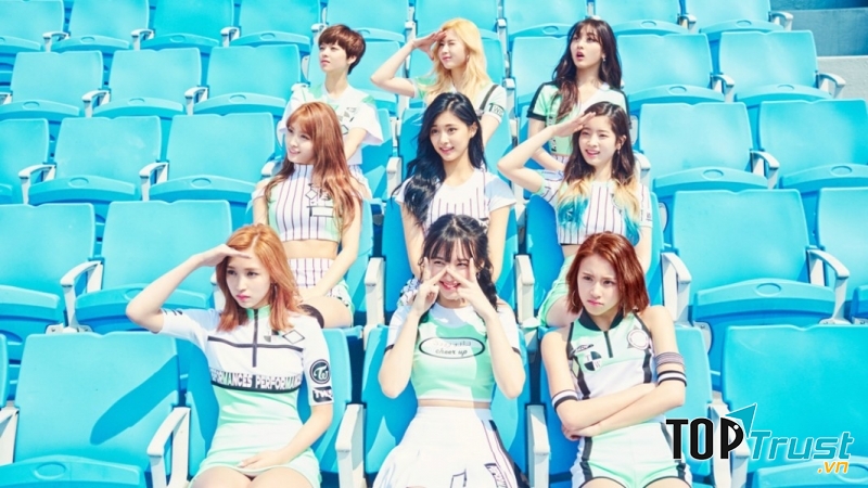 Các cô gái xinh tươi và đầy năng lượng trong bộ trang phục cổ vũ