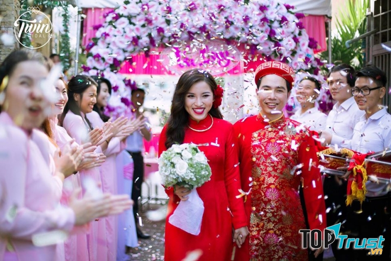 TWIN Bridal & Studio