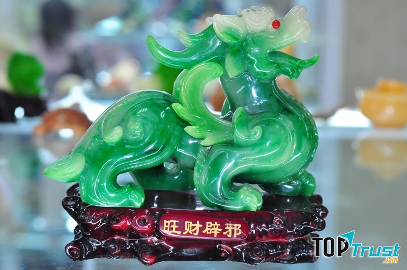 Một mãnh thú với ý nghĩa trừ tà ma và mang lại vận cát tường cho người sở hữu nó.