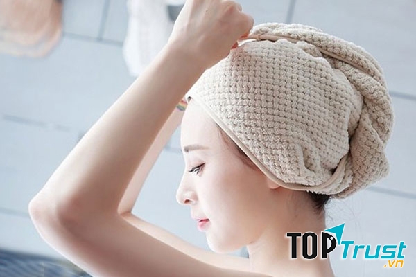 Ủ tóc bằng dầu dừa