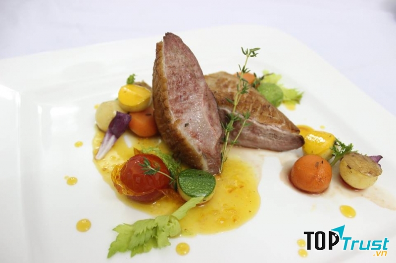 Ức vịt sốt cam nhận được nhiều sự yêu thích từ thực khách