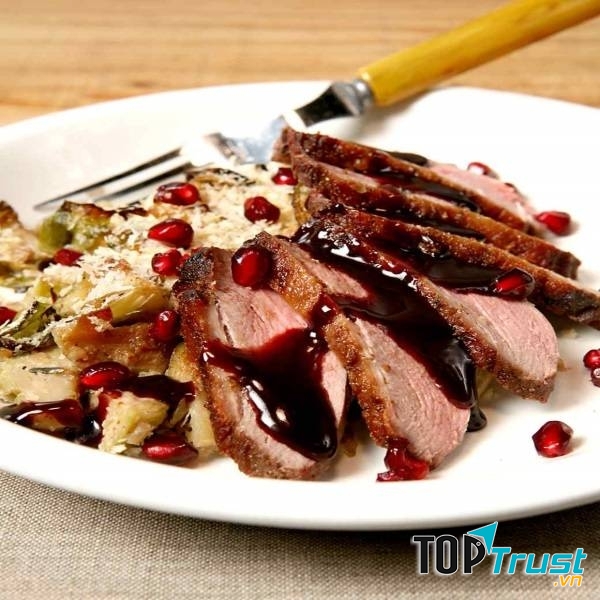 Ức vịt sốt mứt lựu