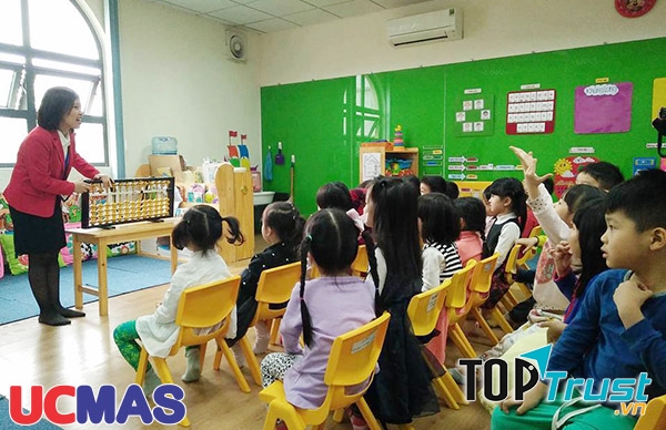 Đội ngũ giáo viên của trung tâm cũng được UCMAS đào tạo kỹ càng, có nghiệp vụ và chuyên môn cao