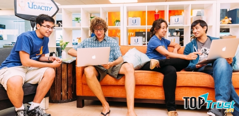Học lập trình cùng Udacity.