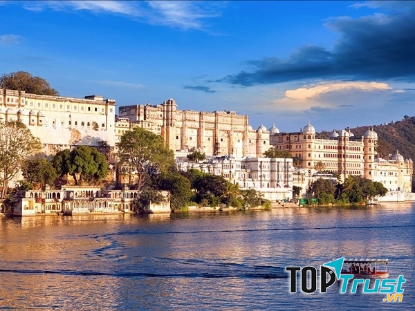 Udaipur như một bức tranh thiên nhiên sinh động