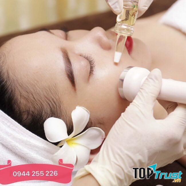 Ula House Spa tại Bình Thạnh là cơ sở được nhiều chị em tin tưởng để chăm sóc da, điều trị mụn hiệu quả, an toàn.
