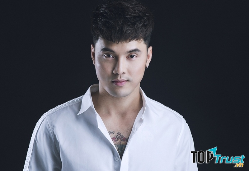 Ca sĩ Ưng Hoàng Phúc